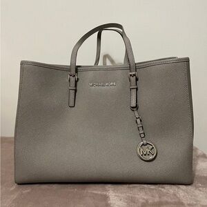 ❌SOLD❌ Michael Kors Jet Set Gray Travel Saffiano Tote
